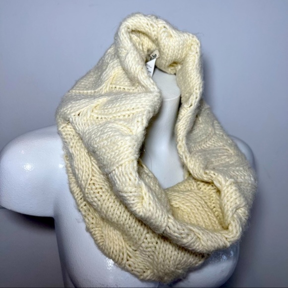 L.L. Bean Infinite Cable Knit Scarf - Picture 4 of 5